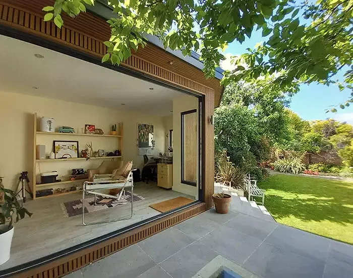 beautiful garden room in corner of leamington spa garden